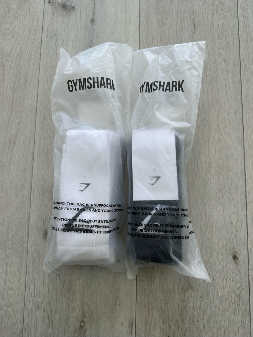Gymshark Crew Socks 3 Black 3 White (6 total) Medium (7-9) NWT IN PACKAGE